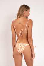 Load image into Gallery viewer, Model Back: Rio De Sol Set Set Sahari Lia Lacinho
