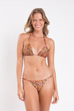 Load image into Gallery viewer, Model Front: Rio De Sol Top Top Bouquet Tri-Rev