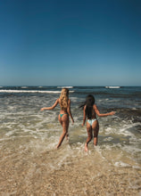 Load image into Gallery viewer, Image 10: Wednesday In Hawaii By Rio De Sol Top Top Valley Kauai