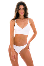 Load image into Gallery viewer, Model Front: Rio De Sol Set Set Cotele-Branco Tri-Tank Comfy