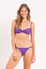 Load image into Gallery viewer, Model Front: Rio De Sol Top Top Amuleto Bandeau-Crispy
