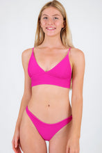 Load image into Gallery viewer, Gallery: Rio De Sol Set Set Cotele-Amaranto Tri-Tank Essential-Comfy
