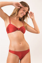 Load image into Gallery viewer, Image 02: Rio De Sol Set Set Shimmer-Liquor Bandeau-Joy Essential

