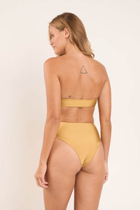 Model Back: Rio De Sol Bottom Bottom Fluity-Dourado Hotpants