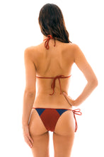 Load image into Gallery viewer, Model Back: Rio De Sol Bottom Bottom Liquor Recorte Tri
