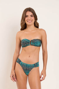 Model Front: Rio De Sol Set Set Brisa Sara Baobi