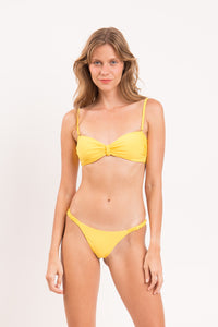 Model Front: Rio De Sol Top Top Amarelo Bandeau-Crispy