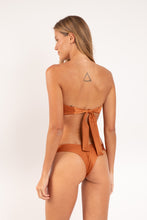 Load image into Gallery viewer, Model Back: Rio De Sol Top Top Shimmer-Nocciola Mavi
